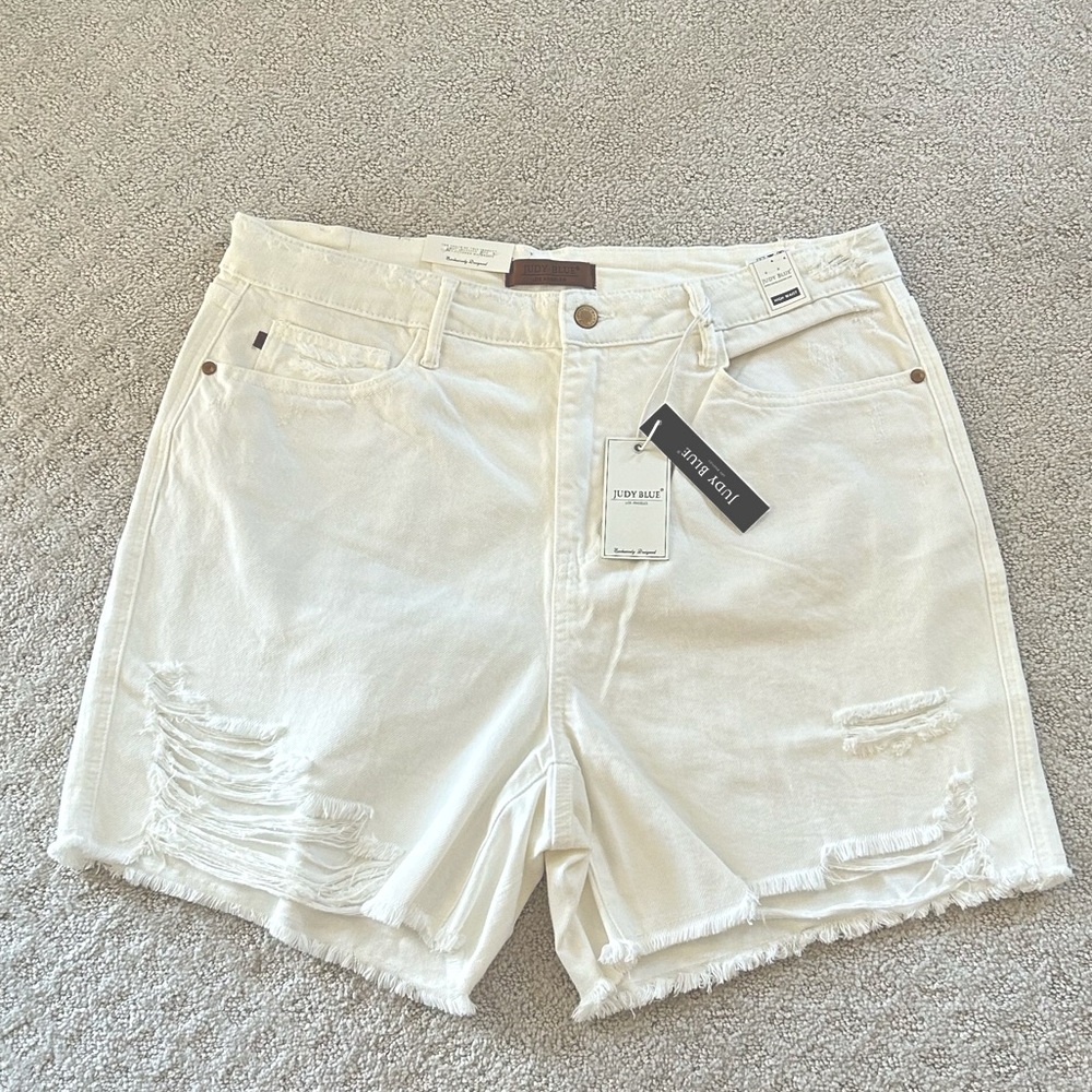 BRAND NEW WHITE DISTRESSED JUDY BLUE HIGH WAISTED SHORTS⭐️ SIZE 2XL NEW W TAGS